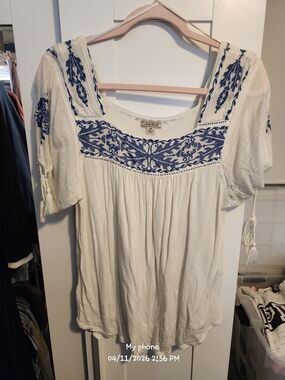 Lucky Brand White Peasant Top with Blue Embroidery